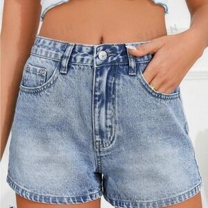BRNAD NEW jean shorts